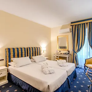 4* ホテル ナポレオン