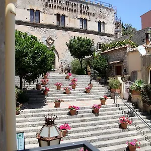 bed-breakfast-duomo-di-taormina.taorminaitalyhotels.com/